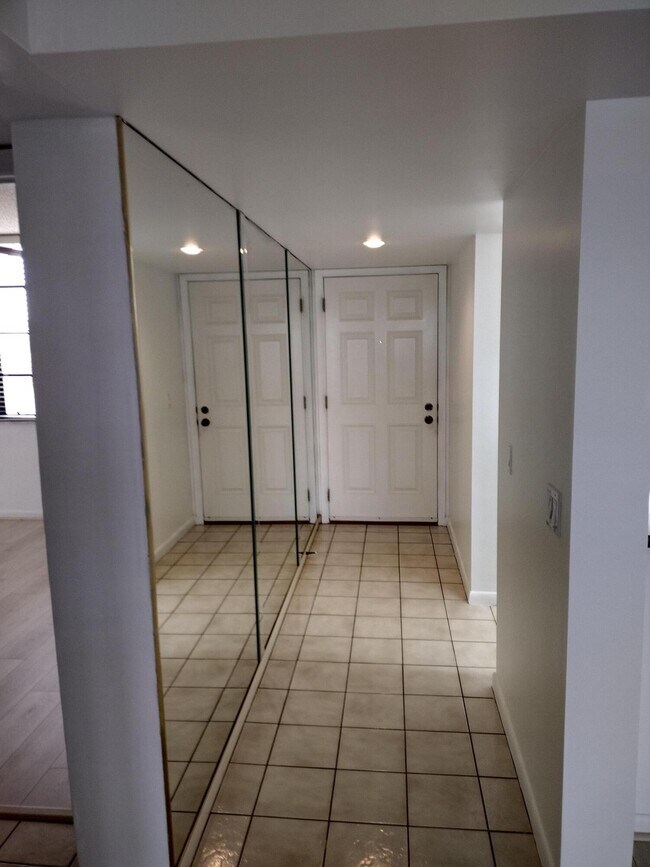 Building Photo - 3520 Whitehall Dr