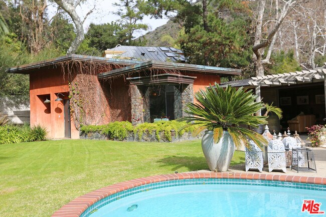 Building Photo - 2673 Mandeville Canyon Rd