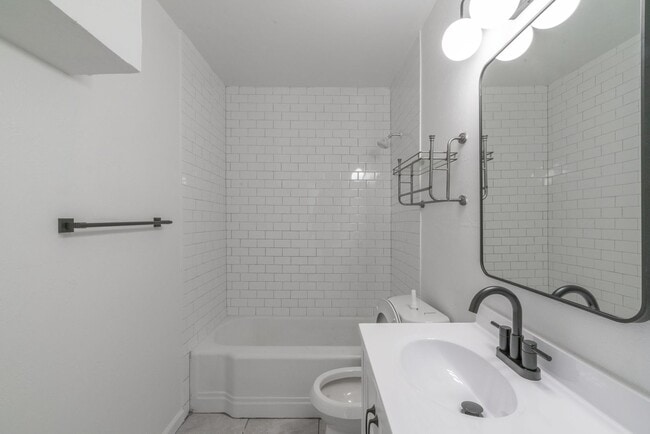 Building Photo - Updated 2 Bed in El Reno