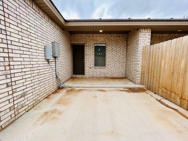 Building Photo - 3/2/2 Duplex in Northwest Lubbock