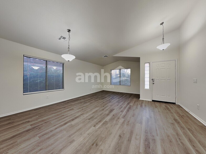 Building Photo - 12613 W Reade Ave