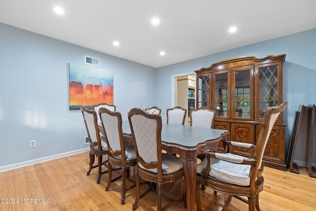 Building Photo - 2 Karen Ct