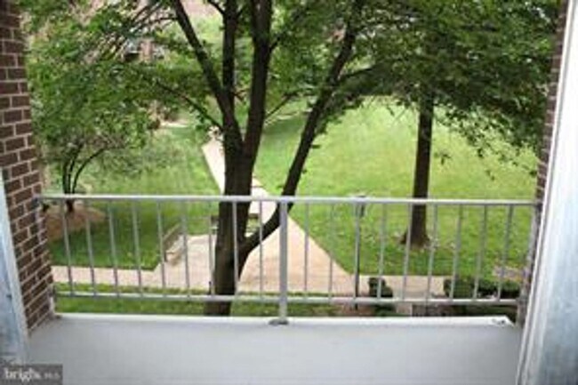 Building Photo - 3 BEDROOM CONDO WITH BALCONY, ALL UTILITIE...