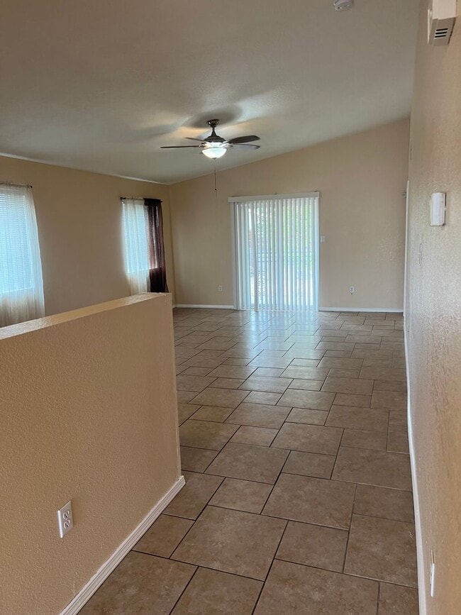 Building Photo - Spacious 4 Bedroom Home Ready for Immediat...