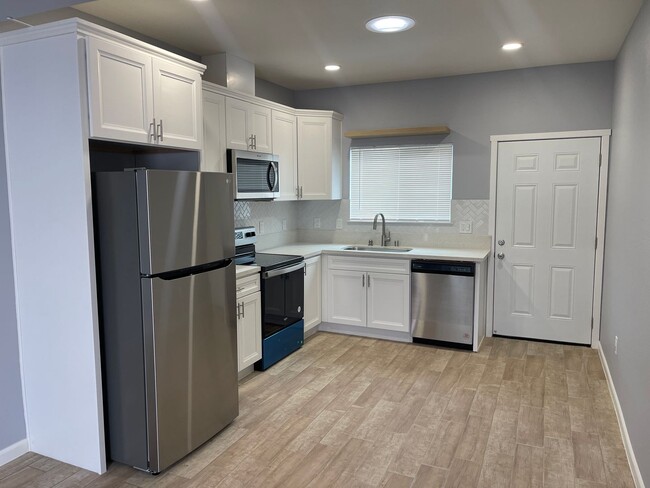 Building Photo - Brand new 1 bedroom 1 bath duplex in San D...