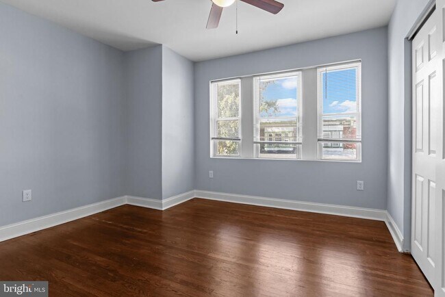 Building Photo - 6731 N Woodstock St