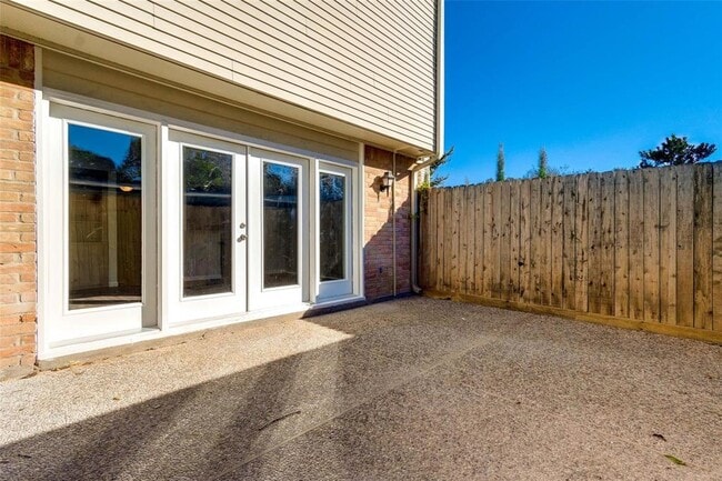 Building Photo - 13168 Trail Hollow Dr