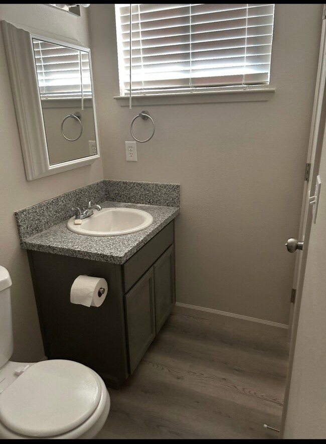 Building Photo - 1074 S Jordan Way