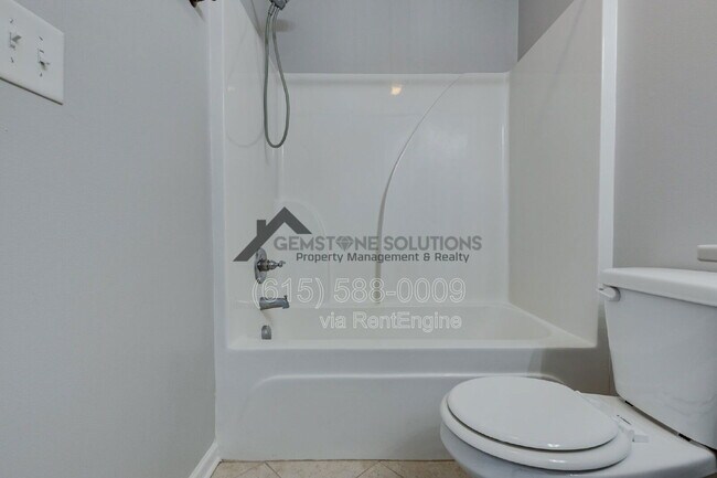 Building Photo - 304 Oldbury Ln