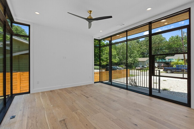 Building Photo - 909 Payne Ave