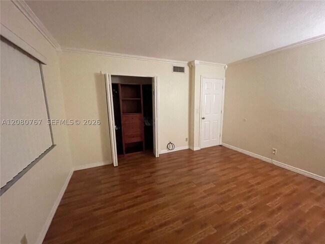 Building Photo - 16240 Laurel Dr