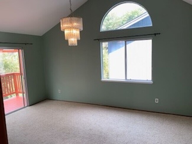 Building Photo - 4 Bedroom 2.5 Bath  with loft ,office, and sauna