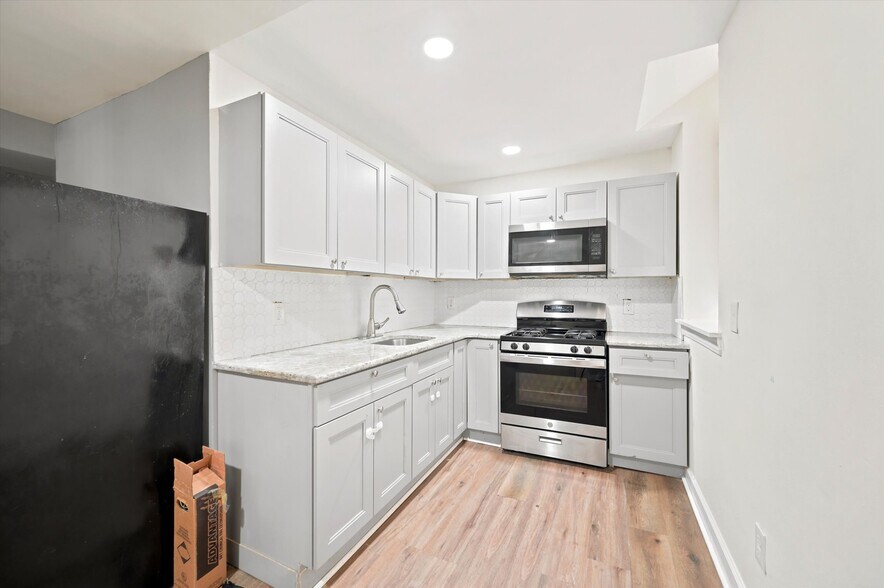 Building Photo - 1721 W Tioga St