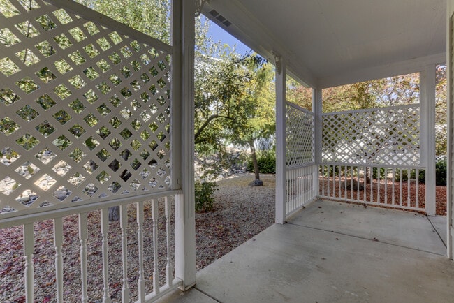 Building Photo - Home for rent in active 55+ community!