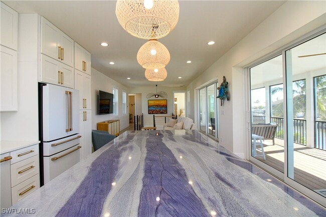 Building Photo - 4879 Esplanade St