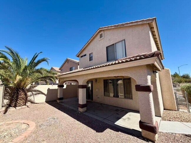 Building Photo - Very nice 2 story single family house
