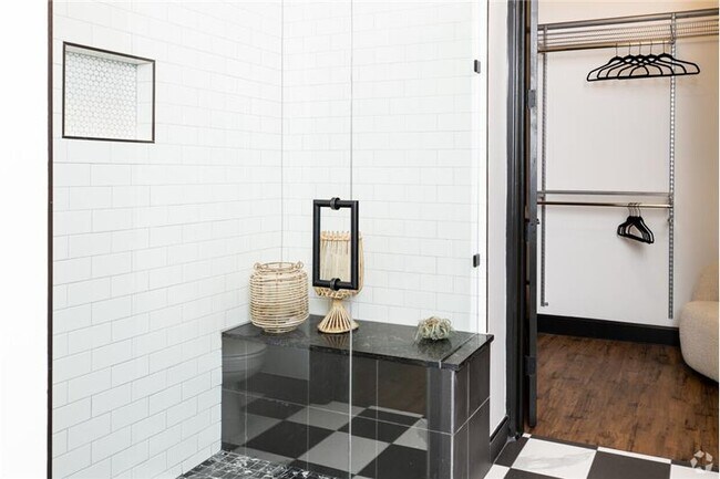 Building Photo - 402 Guadalupe St