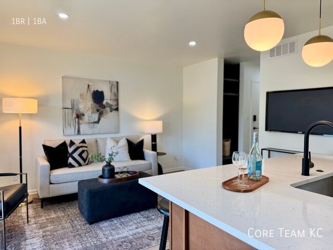 Building Photo - 4203 SW Trafficway-1B