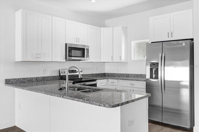 Building Photo - 452 Lake Shore Pkwy