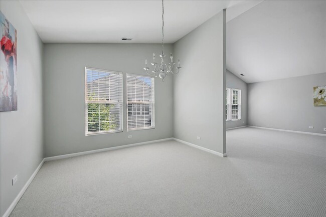 Building Photo - 182 W Chatham Ln