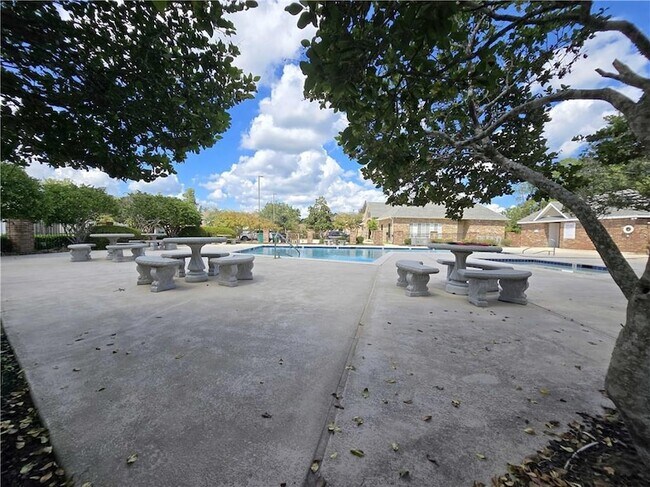 Building Photo - 1549 Hunters Point Dr