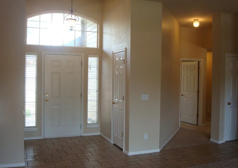 Building Photo - 18204 Willow Oak Ln