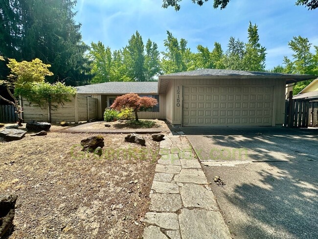 Building Photo - Gorgeous 4 Bedroom 2 Bath with Fully Fence...