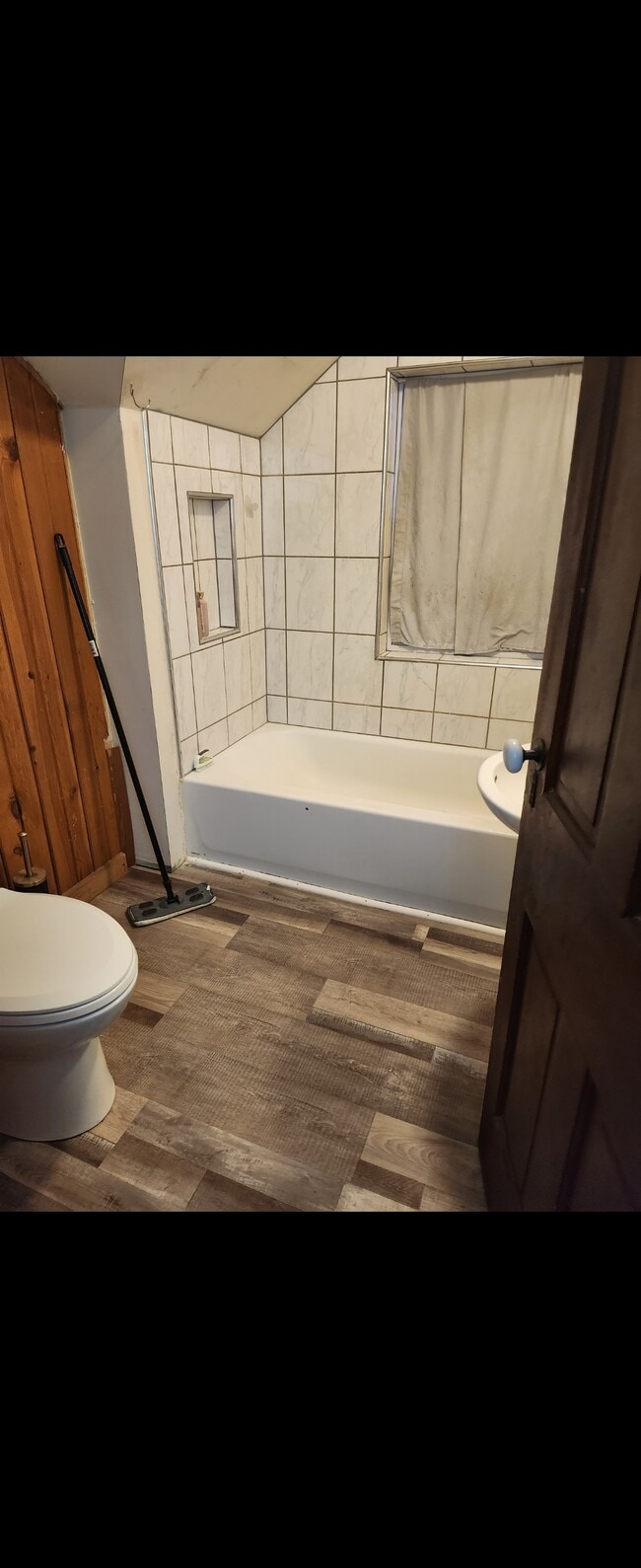 Building Photo - 616 2nd Ave NE