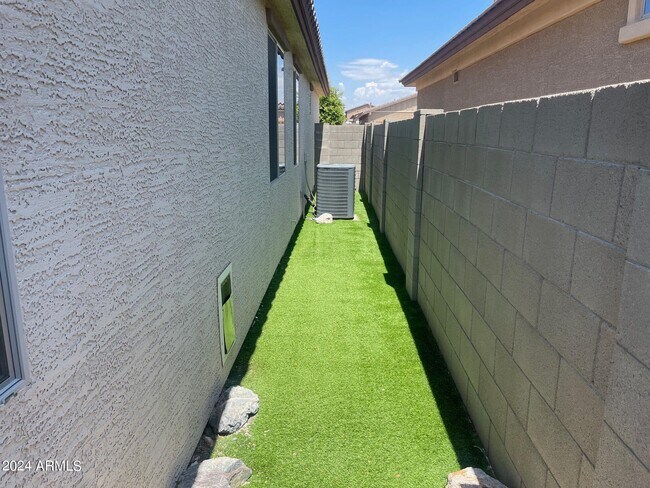 Building Photo - 12219 W Tether Trl