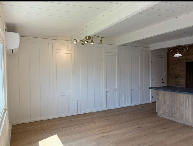 Building Photo - 2 bed 1 bath Duplex for Rent in Imperial Beach