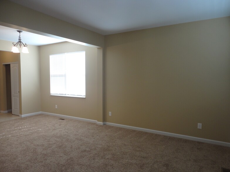 Building Photo - 2544 Softwind Ct