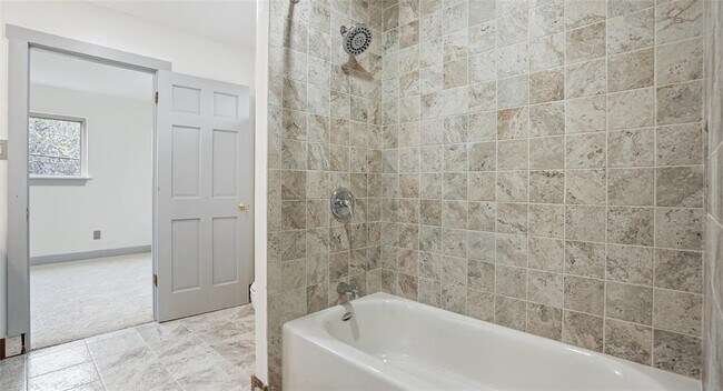 Building Photo - 13918 Hummingbird Ln