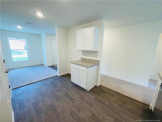 Building Photo - 1701 SE Manth Ln