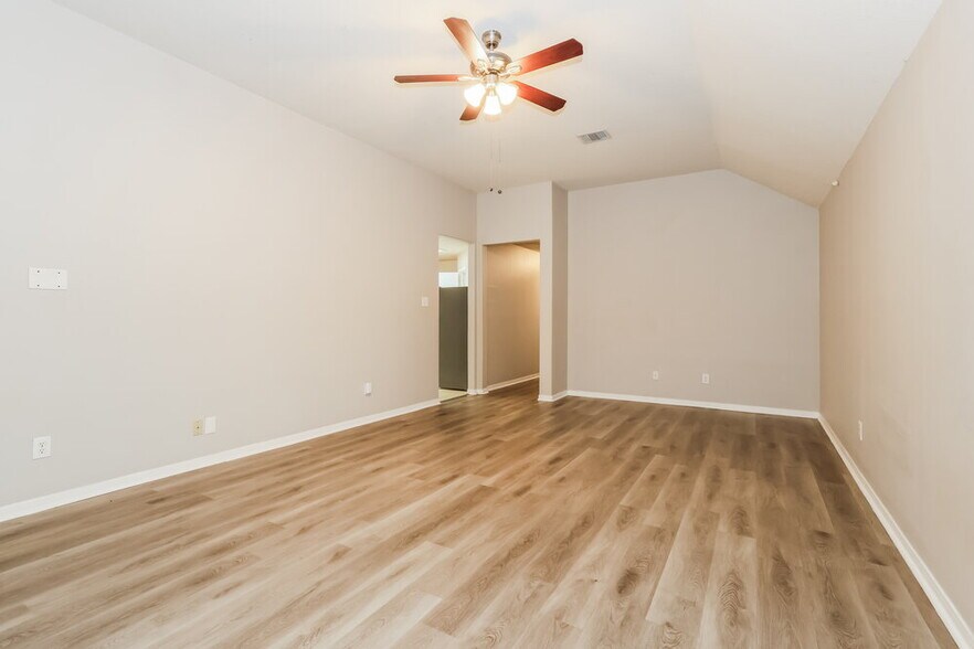 Building Photo - 18407 Knob Hill Lake Ln