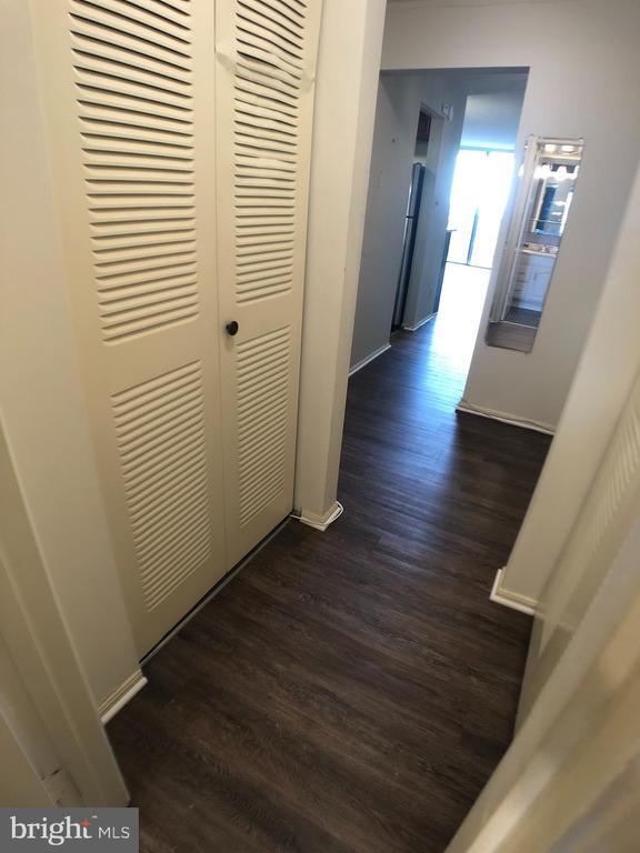 Building Photo - 118 Monroe St