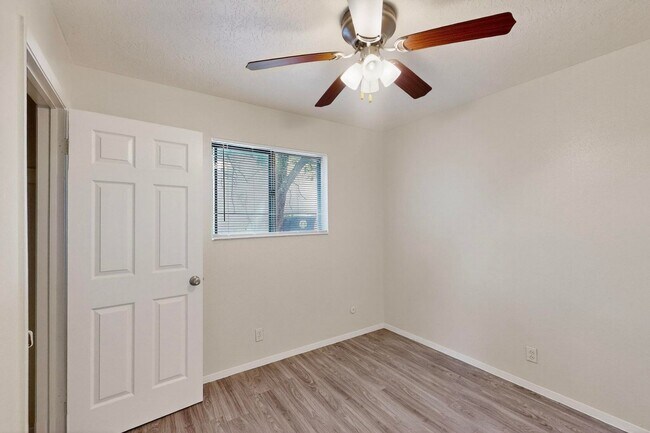 Building Photo - NE House 3/bd 1.75/ba 1/cg