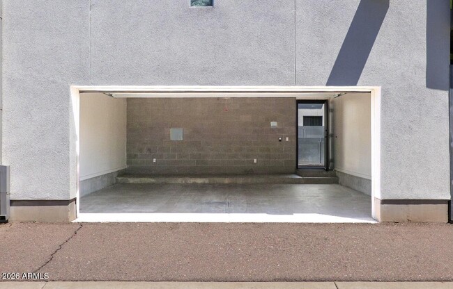 Building Photo - 1111 W University Dr