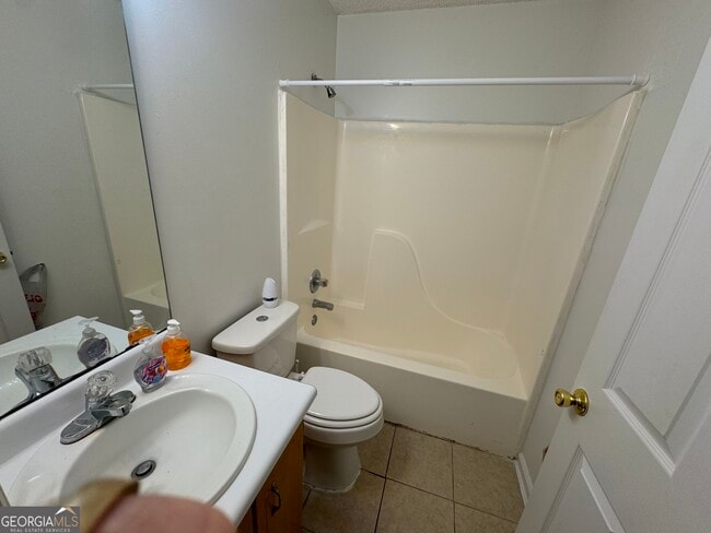 Building Photo - 205 Silver Fox Dr