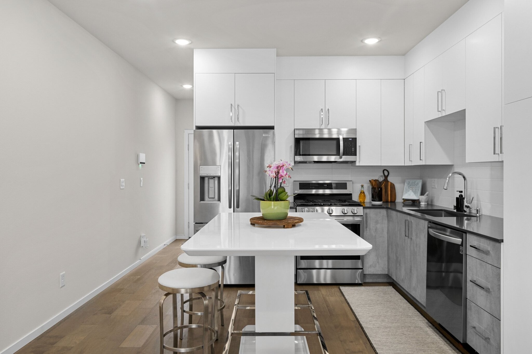 Building Photo - 1816 15th Ave S