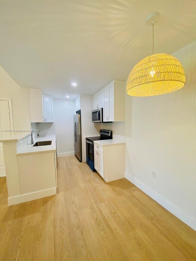 Building Photo - 10581 SW 155th Ct