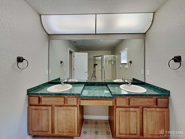 Building Photo - 3408 Montano Ave