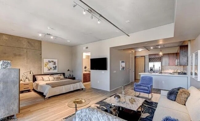 Building Photo - 353 E Bonneville Ave