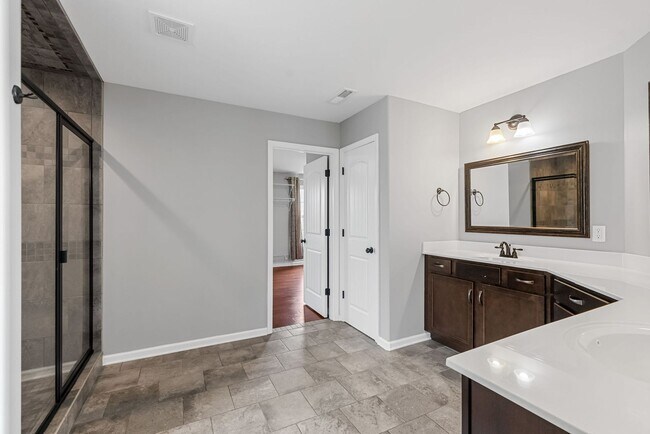 Building Photo - Pet Friendly Four Bedroom!