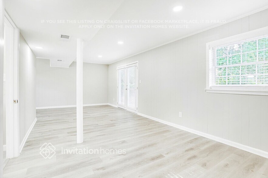 Building Photo - 2675 Jamestown Way