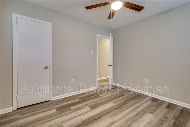 Building Photo - 3603 Columbine Dr
