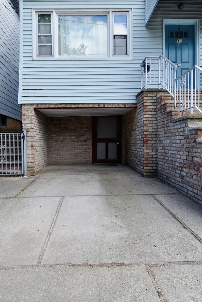 Building Photo - 38 E 41st St