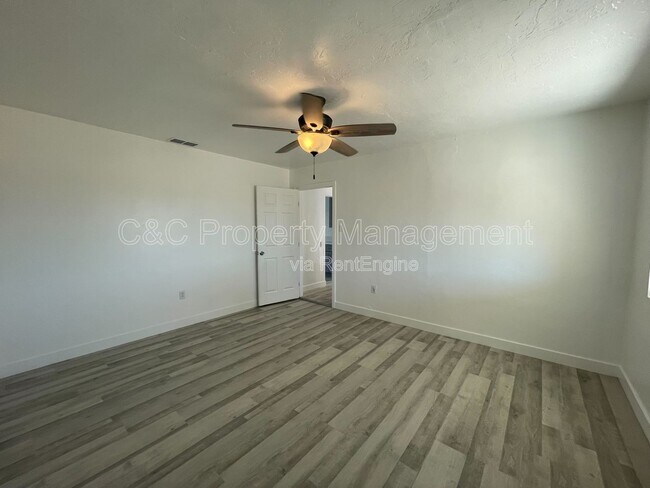 Building Photo - 1410 Cottonwood Ave