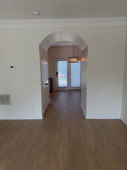 Arch way between your family room and kitchen. - 2017A Beech Ave