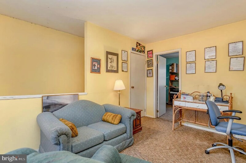 Building Photo - 340 E Locust St