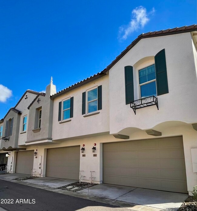Building Photo - 9833 E Stratus Ave